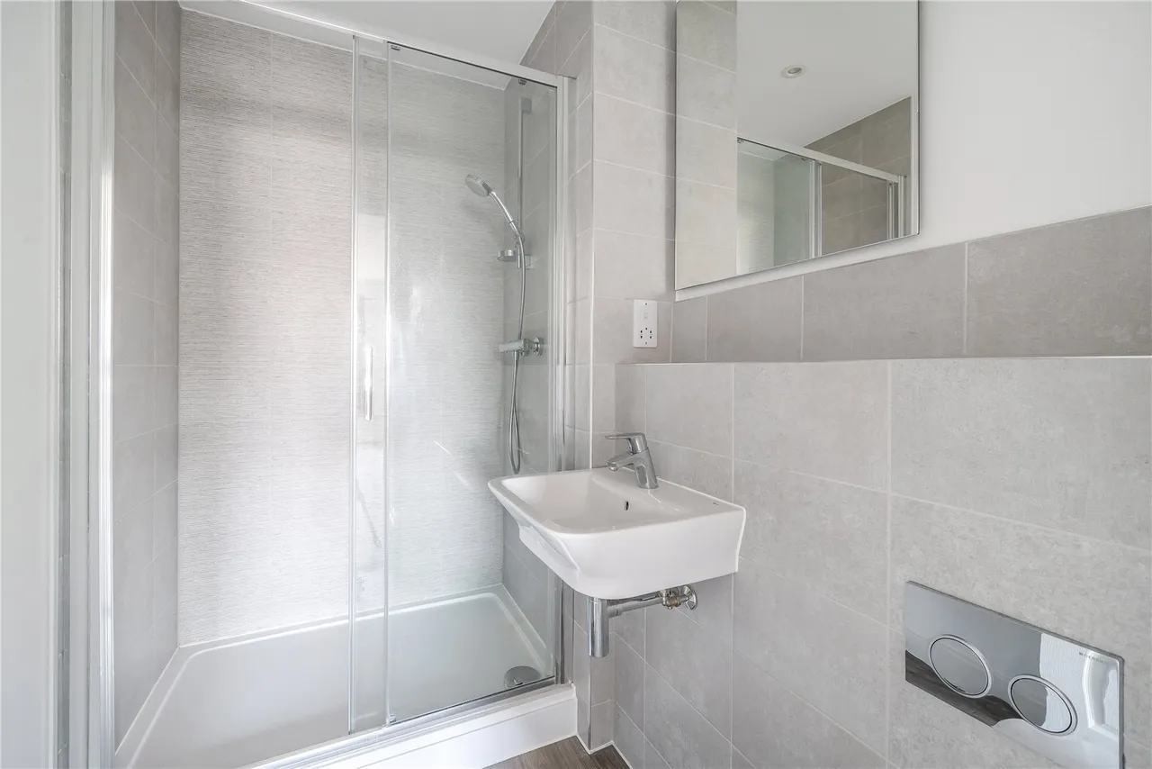Roper Crescent, Sunbury, TW16 5DH, photo 8