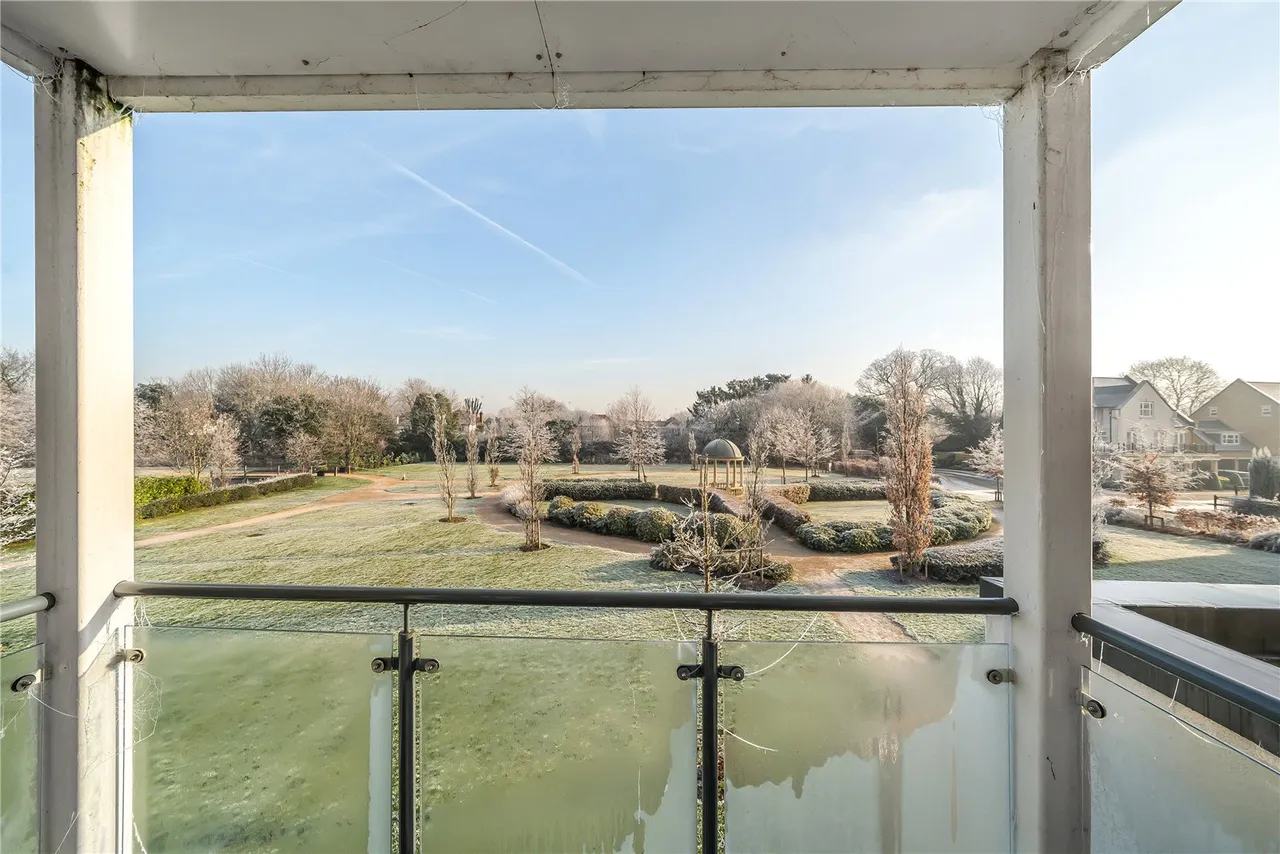 Roper Crescent, Sunbury, TW16 5DH, photo 9