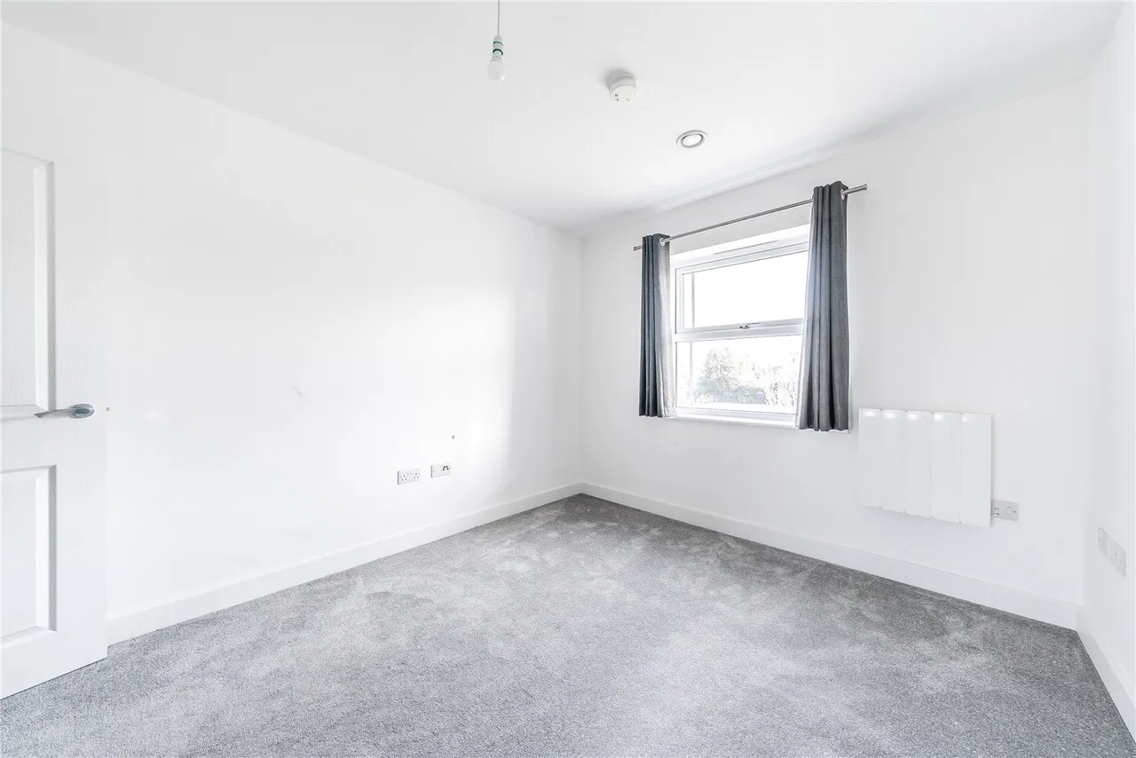 Roper Crescent, Sunbury, TW16 5DH, photo 6