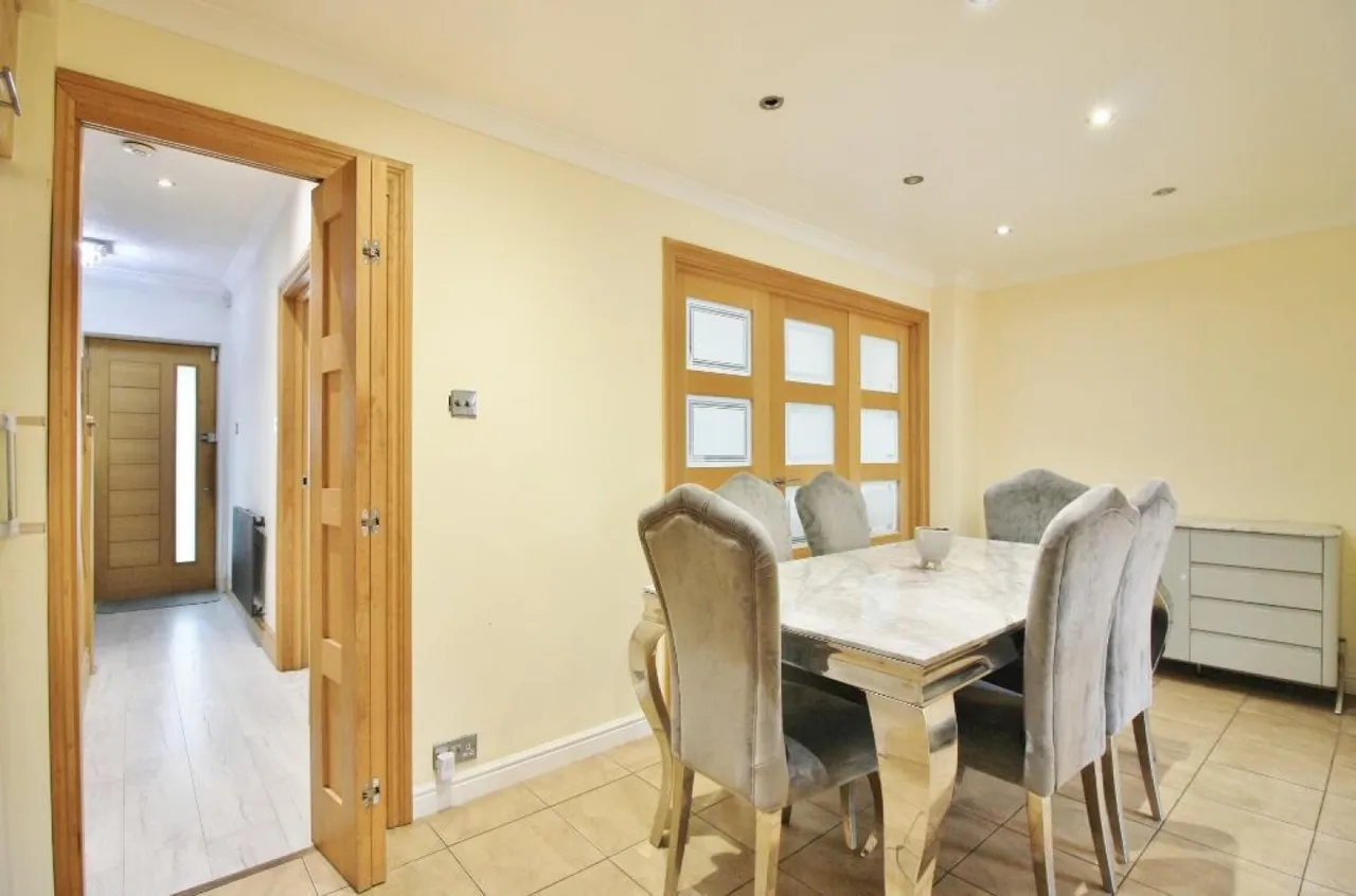 Brentwood Road, Romford, RM2, photo 11