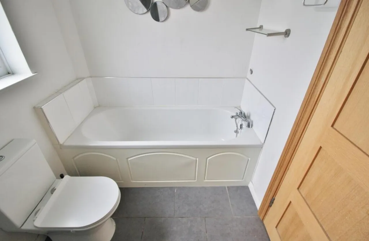Brentwood Road, Romford, RM2, photo 20