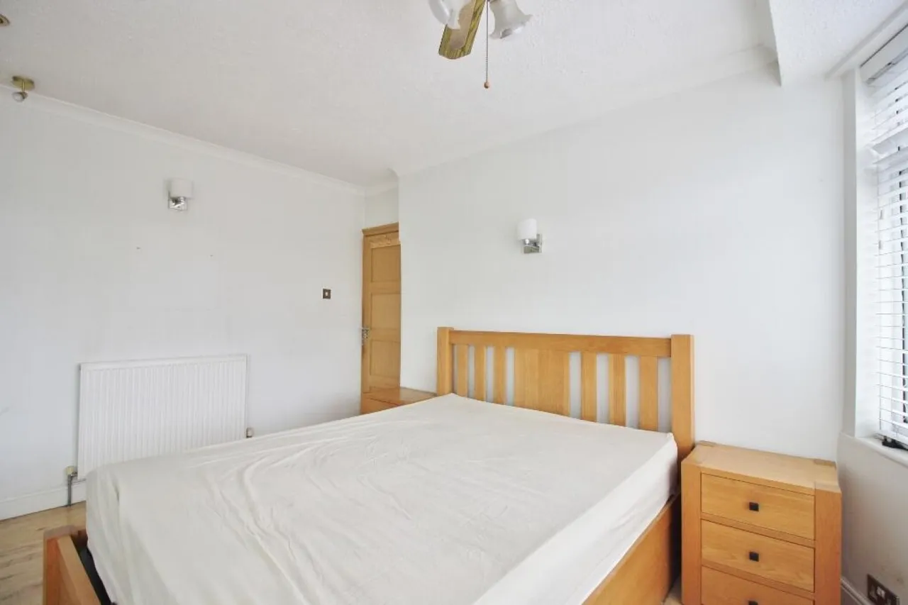 Brentwood Road, Romford, RM2, photo 15