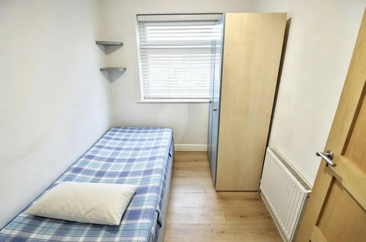 Brentwood Road, Romford, RM2, photo 21