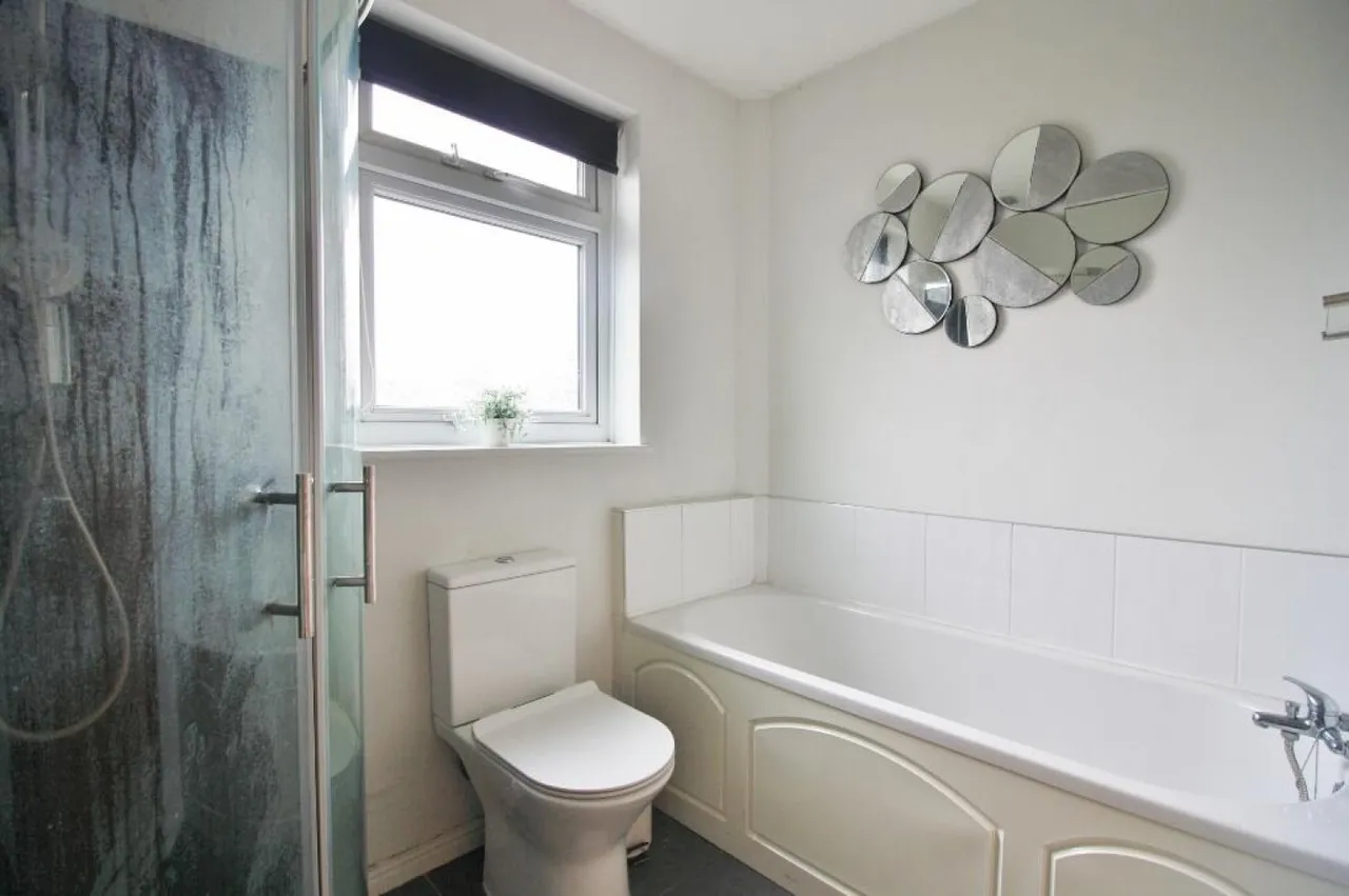 Brentwood Road, Romford, RM2, photo 18