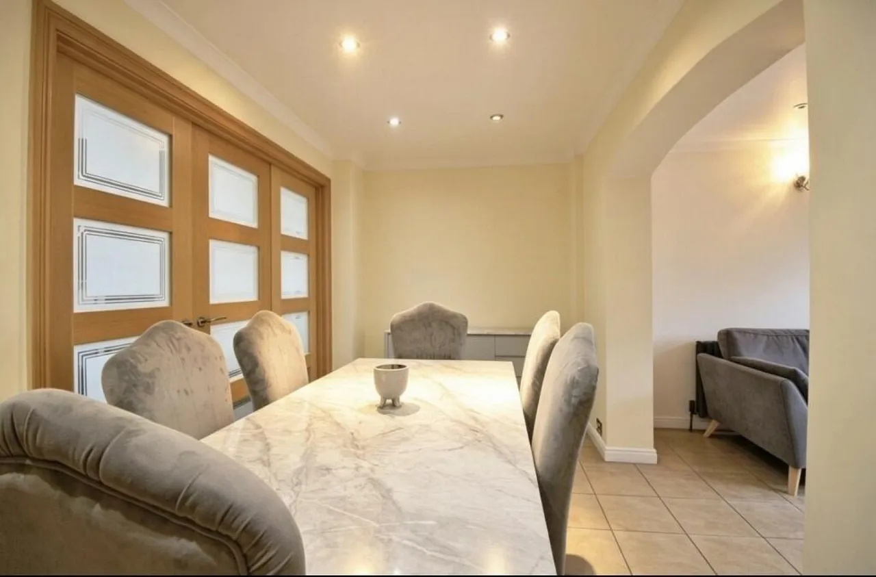 Brentwood Road, Romford, RM2, photo 10