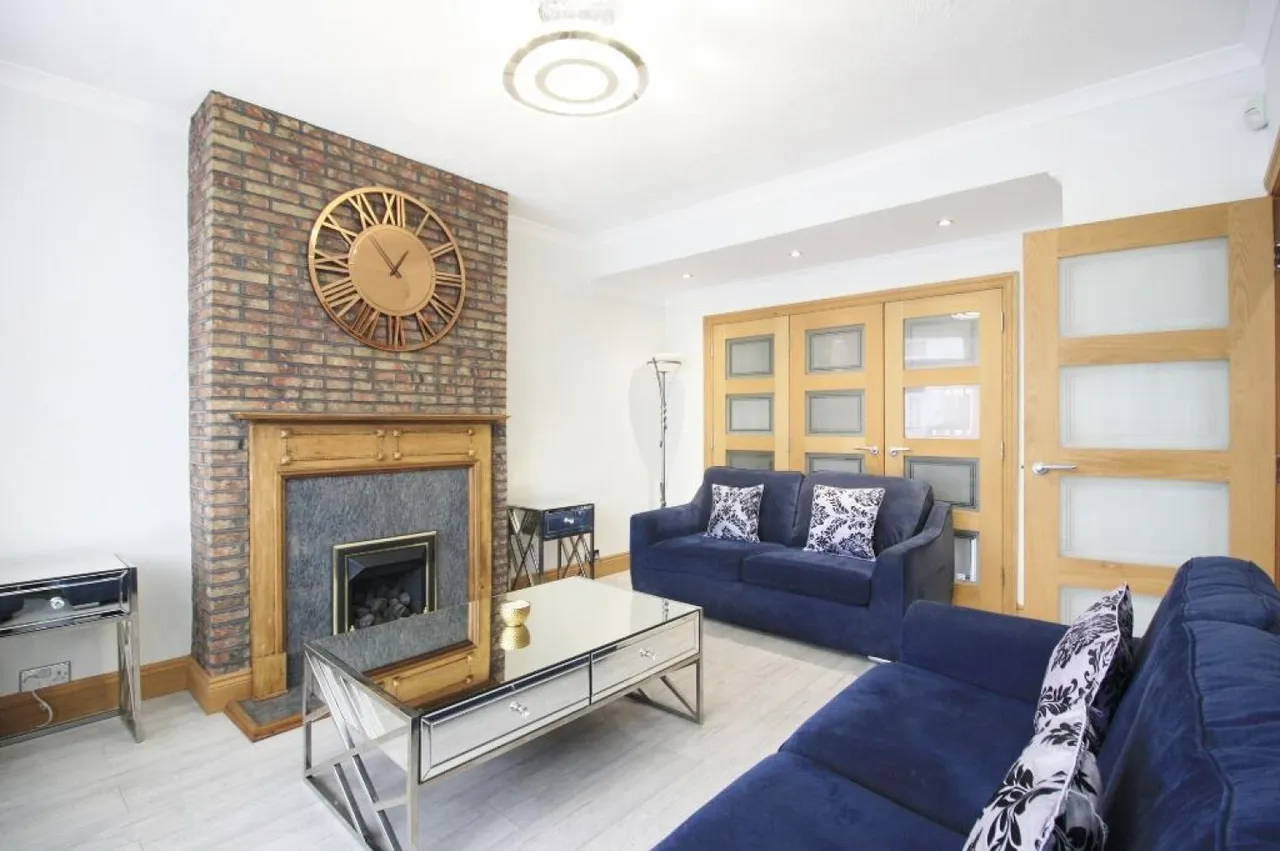 Brentwood Road, Romford, RM2, photo 4