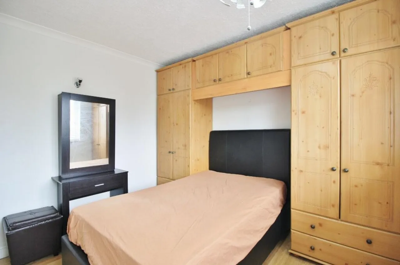 Brentwood Road, Romford, RM2, photo 17