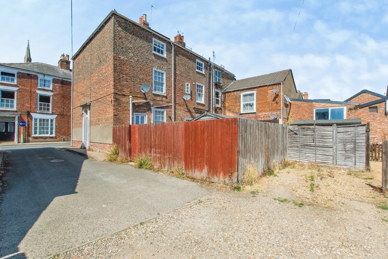 Albert Street, Holbeach, Spalding, Lincolnshire, PE12, photo 2
