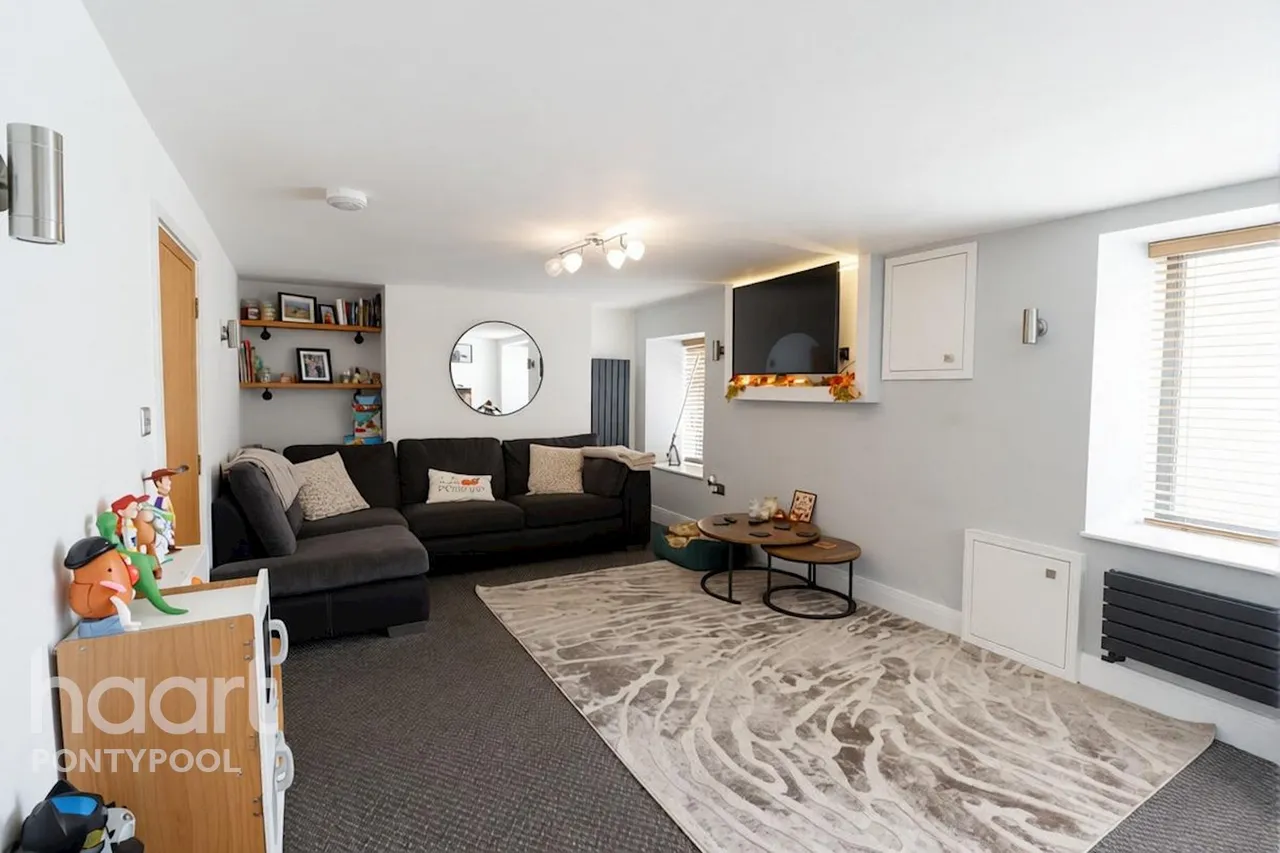 St Lukes Road, Pontypool, NP4, photo 2