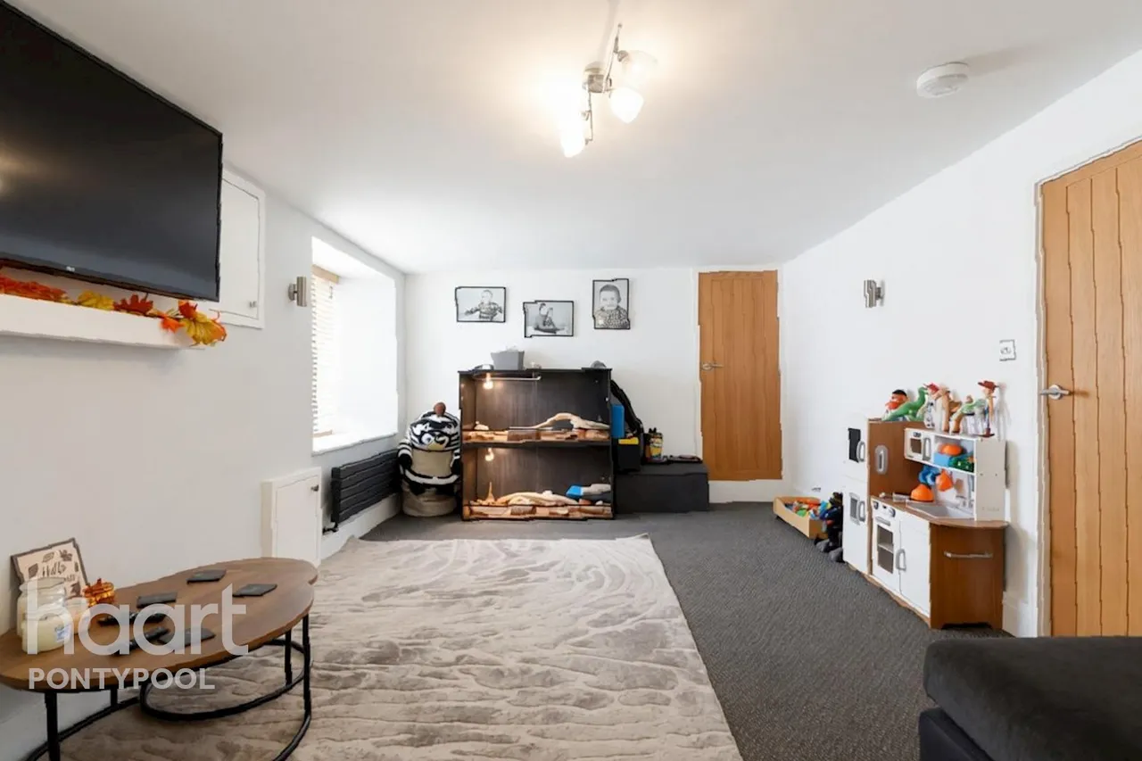 St Lukes Road, Pontypool, NP4, photo 4