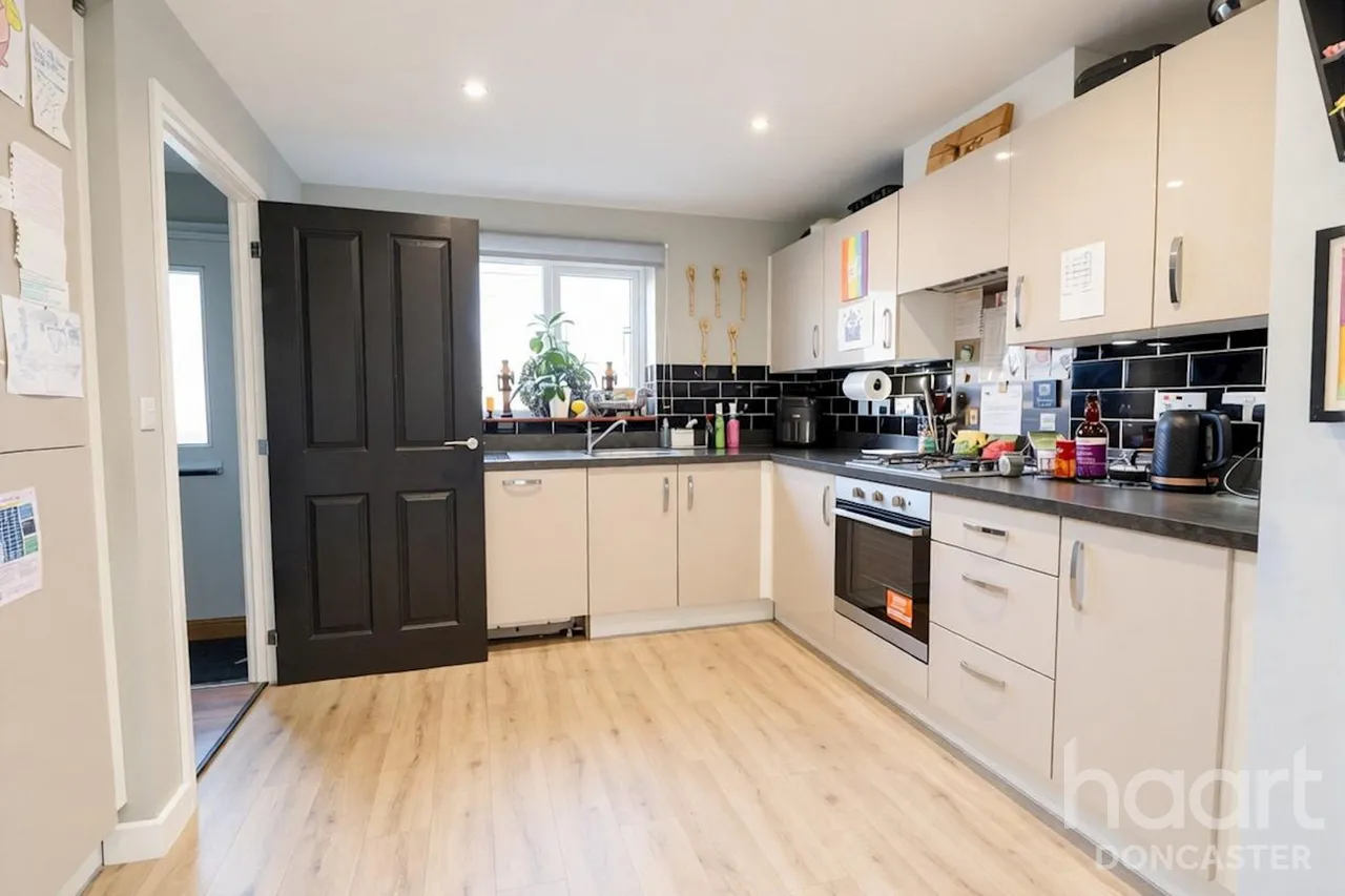 Blossom Crescent, Balby, DN4, photo 9