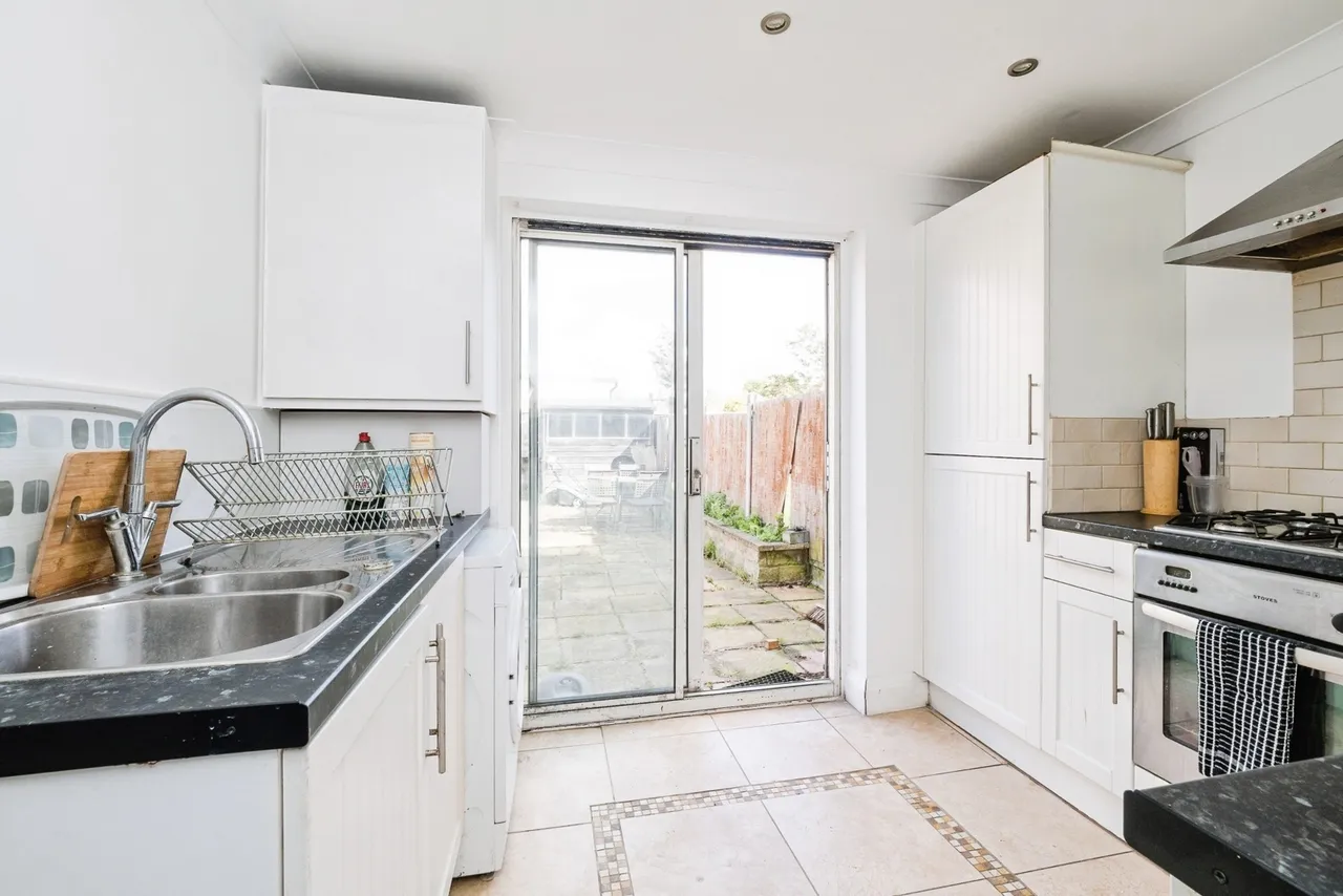Bainbridge Road, Dagenham, RM9, photo 15