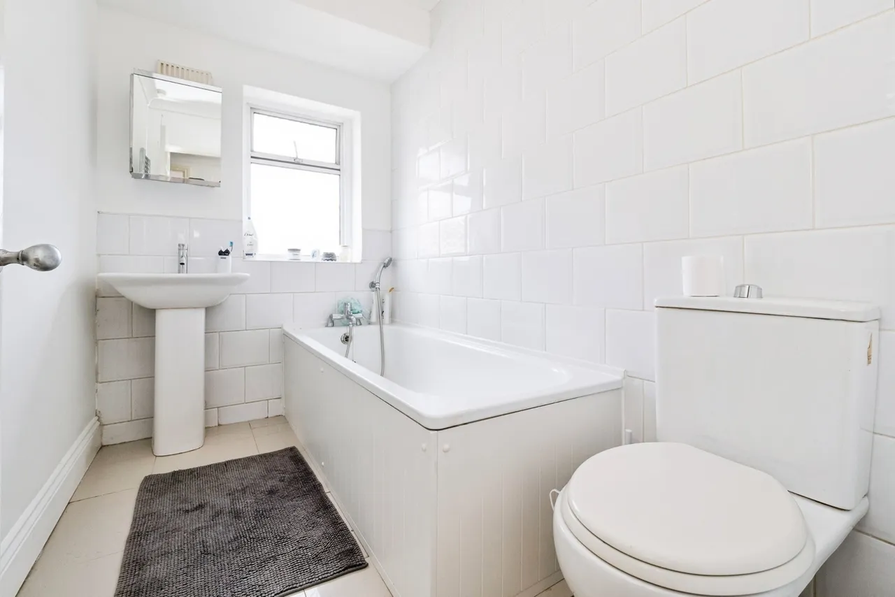 Bainbridge Road, Dagenham, RM9, photo 3