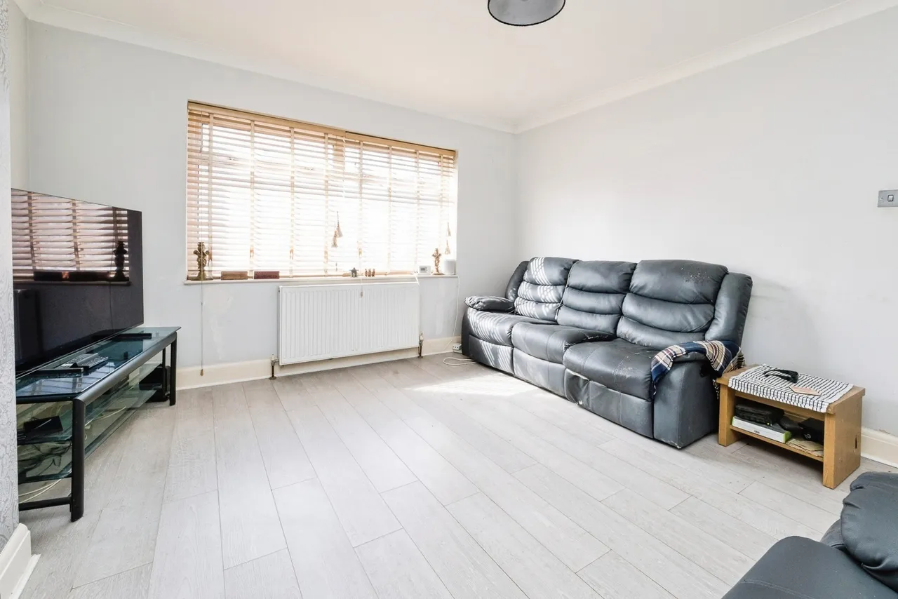 Bainbridge Road, Dagenham, RM9, photo 13