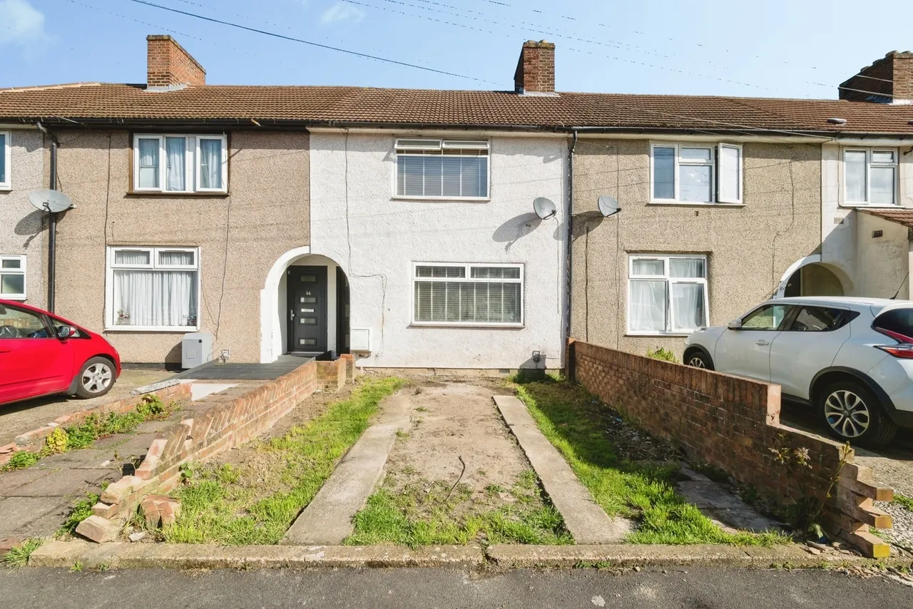 2 bed house for sale — Bainbridge Road, Dagenham, RM9