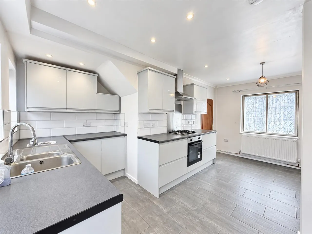 End Terrace, Stanwell, TW19, photo 5