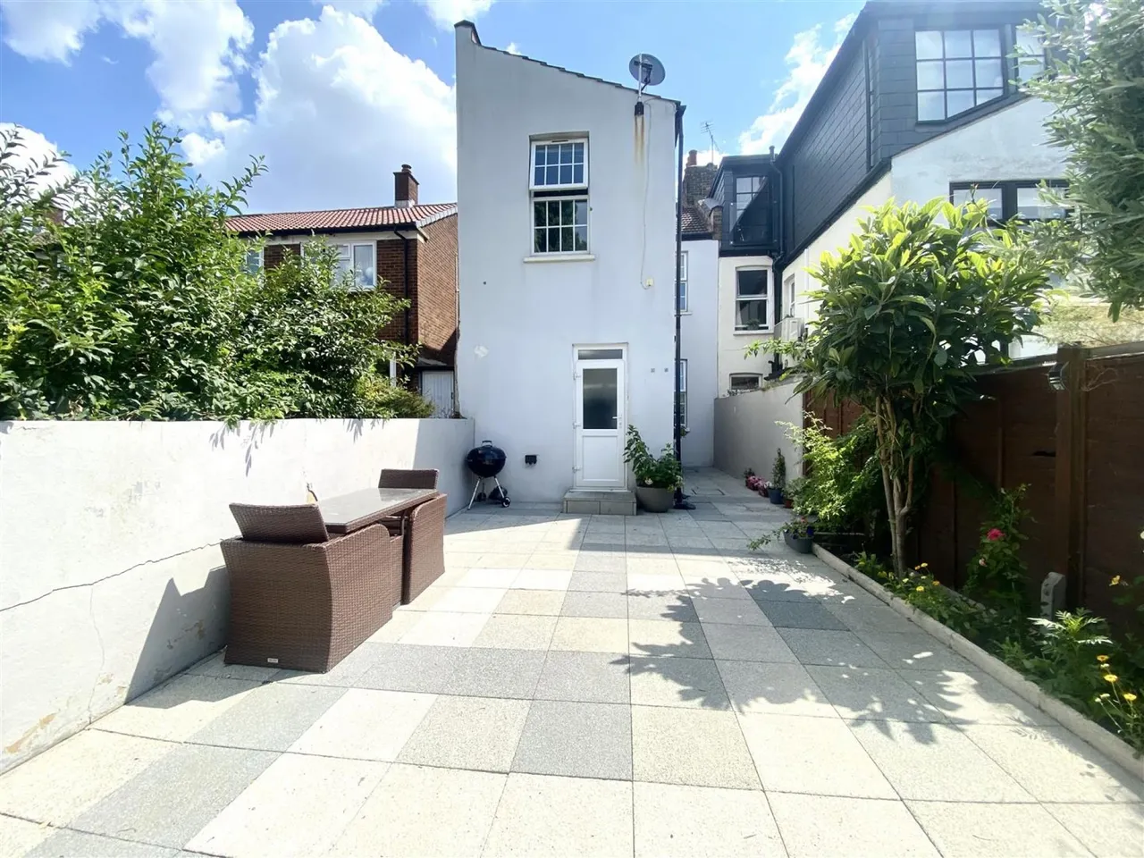 Newbury Road, London, photo 18