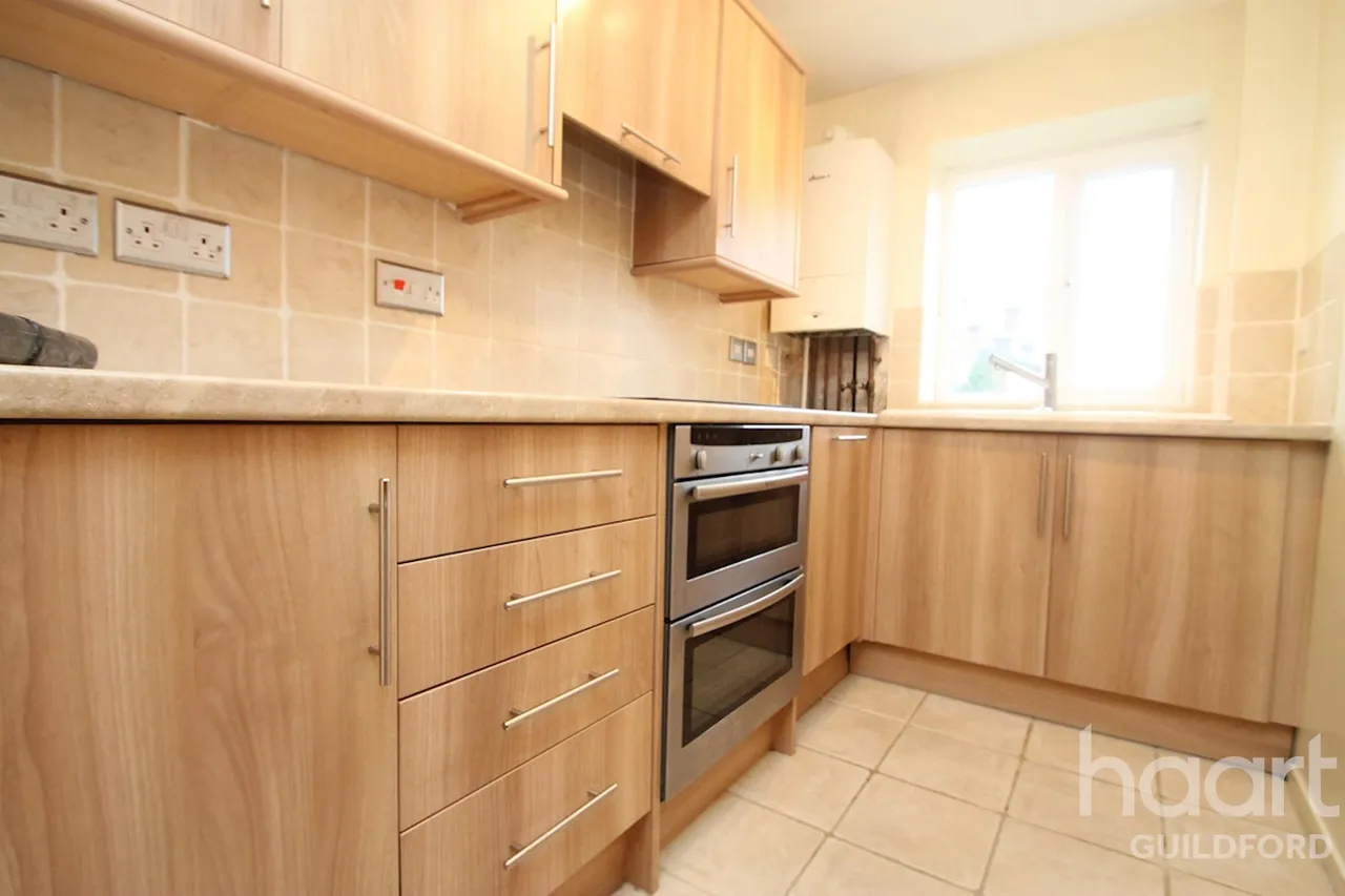 1 bed flat to rent, Harvey Lodge, GU1