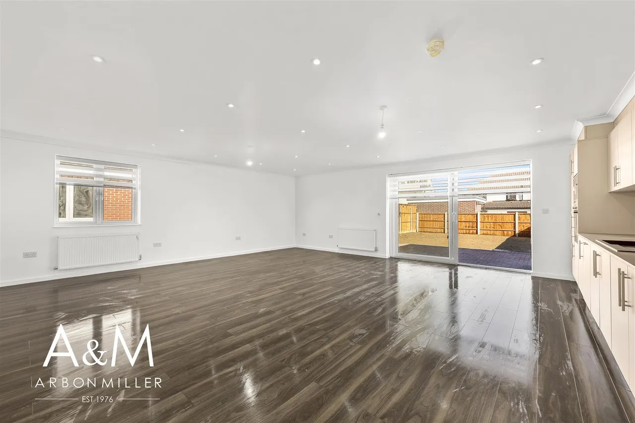 Heath Park Road, Romford, Essex, RM25UB, photo 11