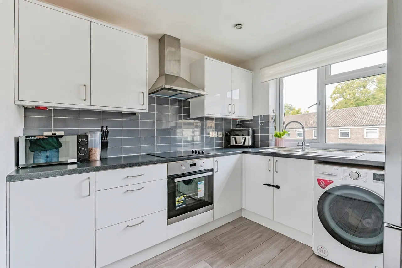 2 bed flat for sale, Addiscombe Road, Croydon, CR0