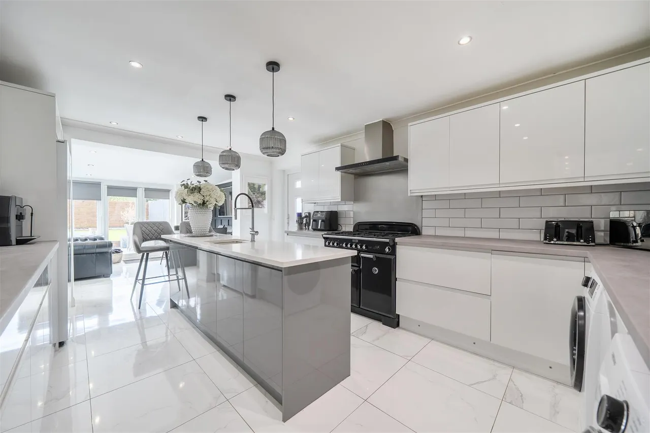 Newgate Lane, Fareham, photo 2