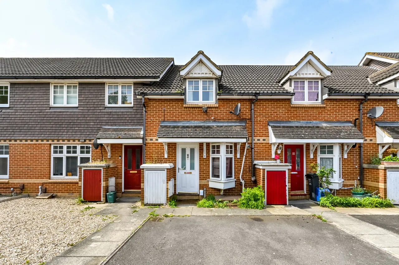 2 bed house for sale — 9 Baldwin Gardens, Hounslow