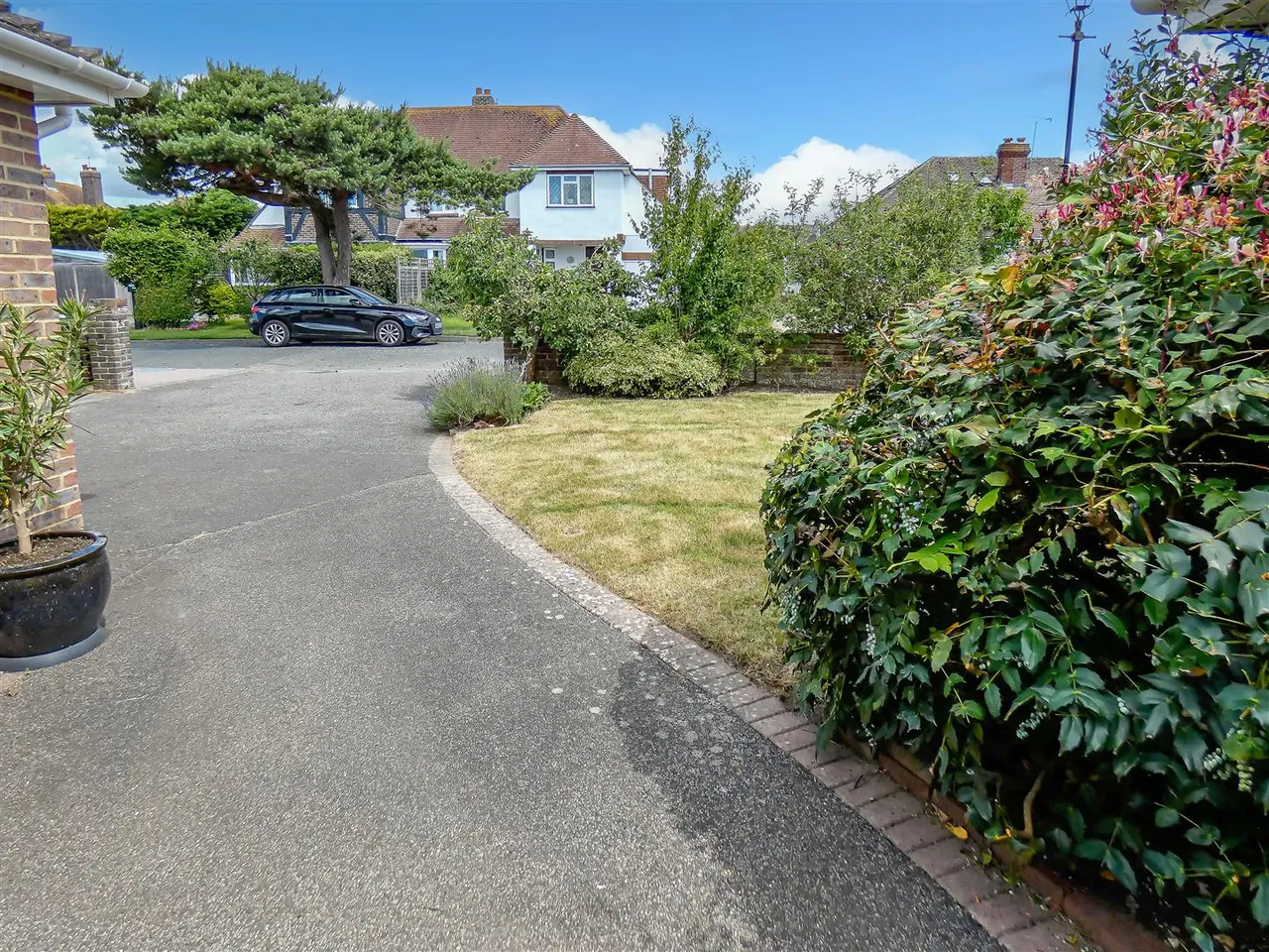 Chaucer Avenue, Rustington, photo 21