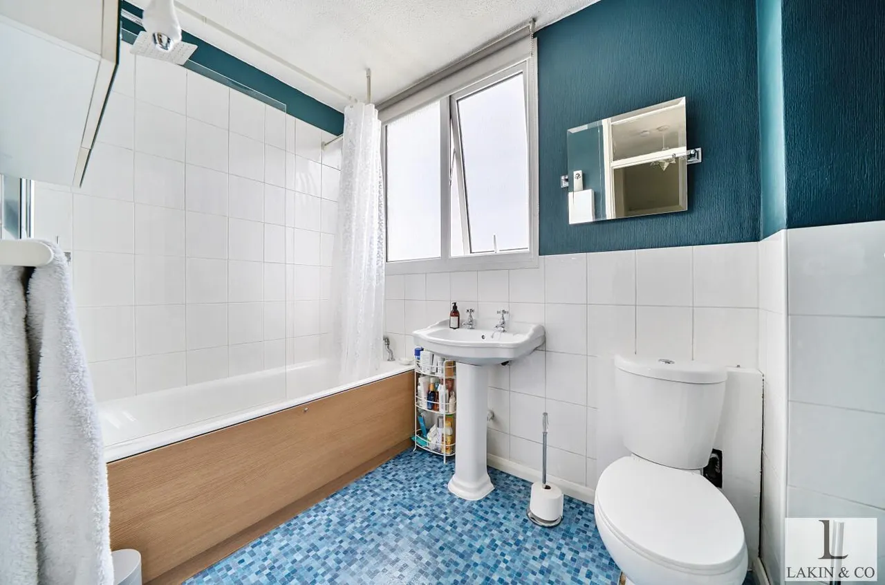 Ashbury Drive, Ickenham, UB10 8BN, photo 9
