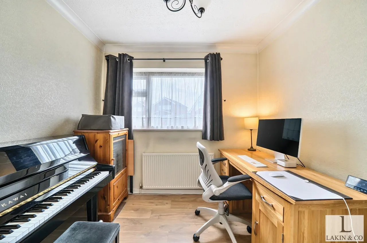 Ashbury Drive, Ickenham, UB10 8BN, photo 8