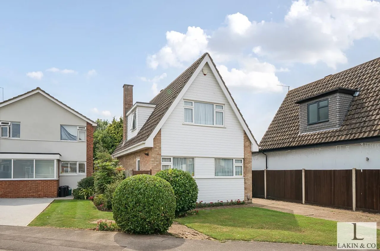 2 bed house for sale — Ashbury Drive, Ickenham, UB10 8BN