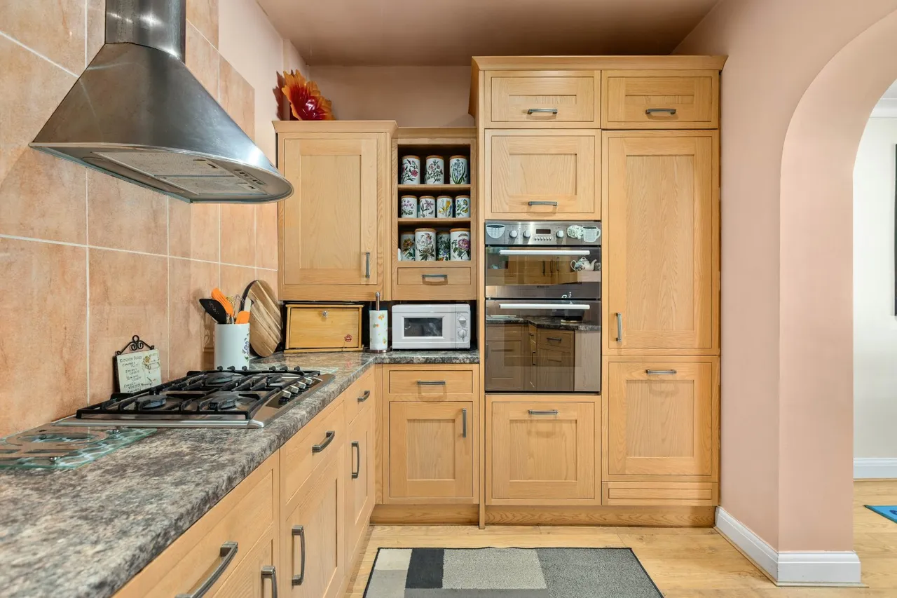 High Street, Walkern, SG2, photo 9