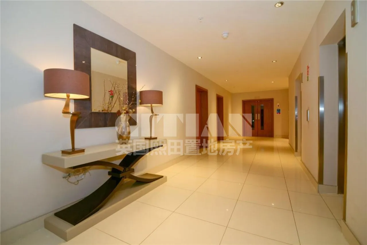 Wandsworth Road, Nine Elms, SW8, photo 3