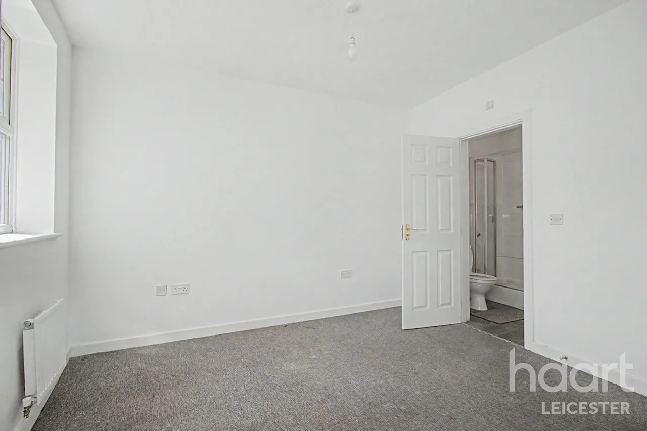 Englewood Close, LE4, photo 7