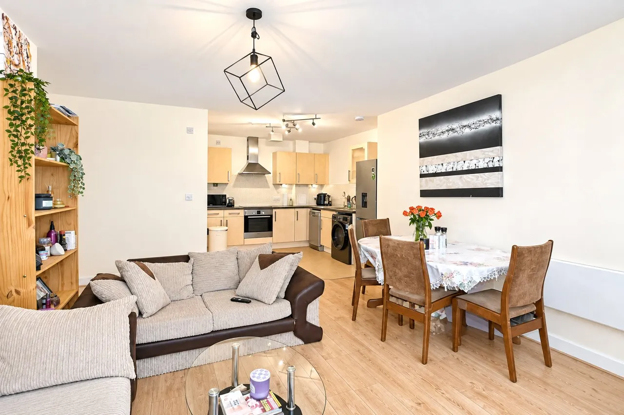 3 bed 3 bedroom property for sale, Oakwood Close, London, SE13