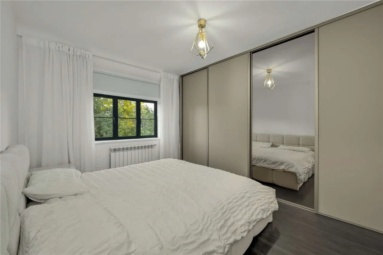 Couchmore Avenue, Esher, Surrey, KT10 9AX, photo 12