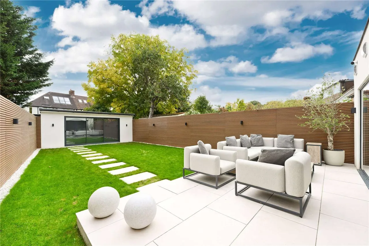 Couchmore Avenue, Esher, Surrey, KT10 9AX, photo 4