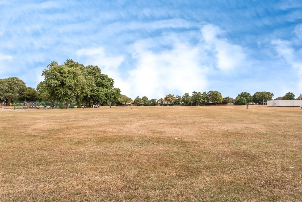 Chaingate Avenue, Southend-on-Sea, Essex, SS2, photo 11