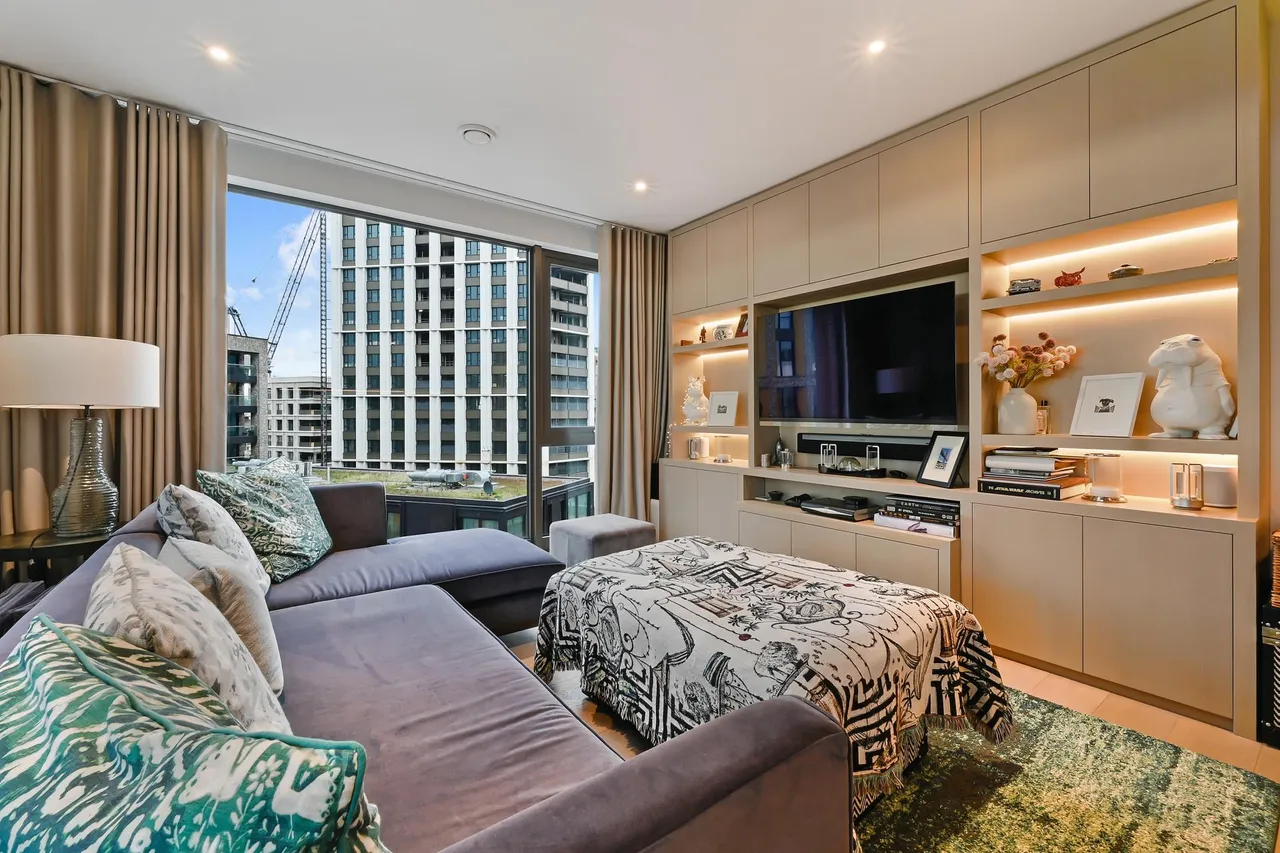 3 bed flat for sale, Embassy Gardens, Nine Elms, SW11