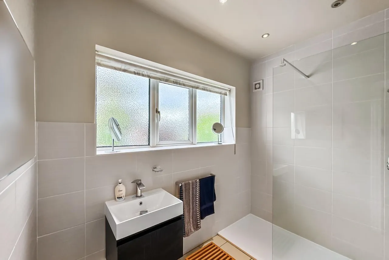 Fairview Road, Timperley WA15 7AR, photo 17