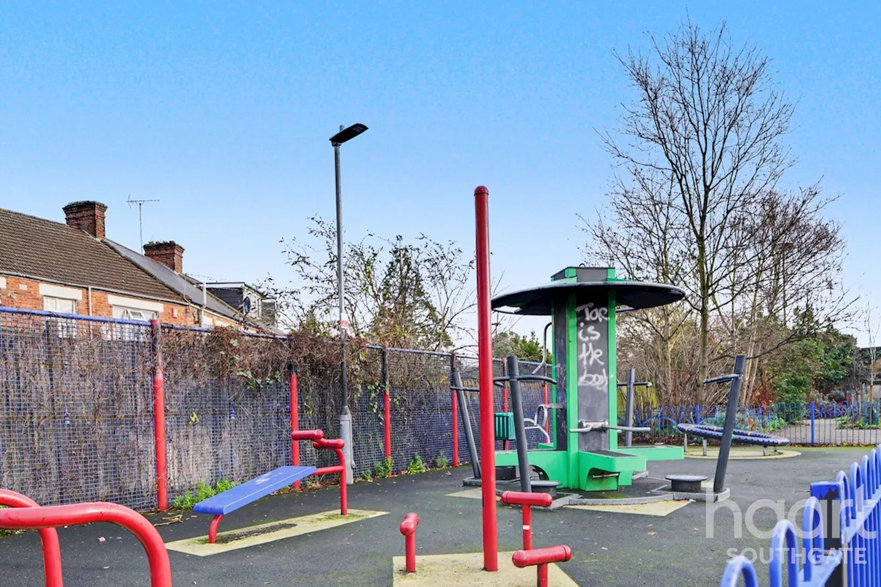 The Sandlings, London, N22, photo 7