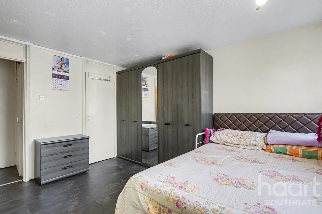 The Sandlings, London, N22, photo 2