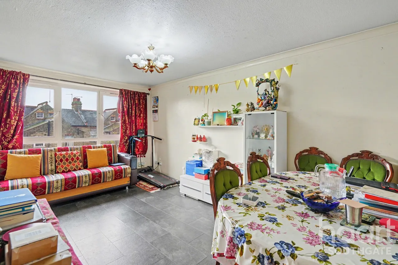 1 bed flat for sale, The Sandlings, London, N22