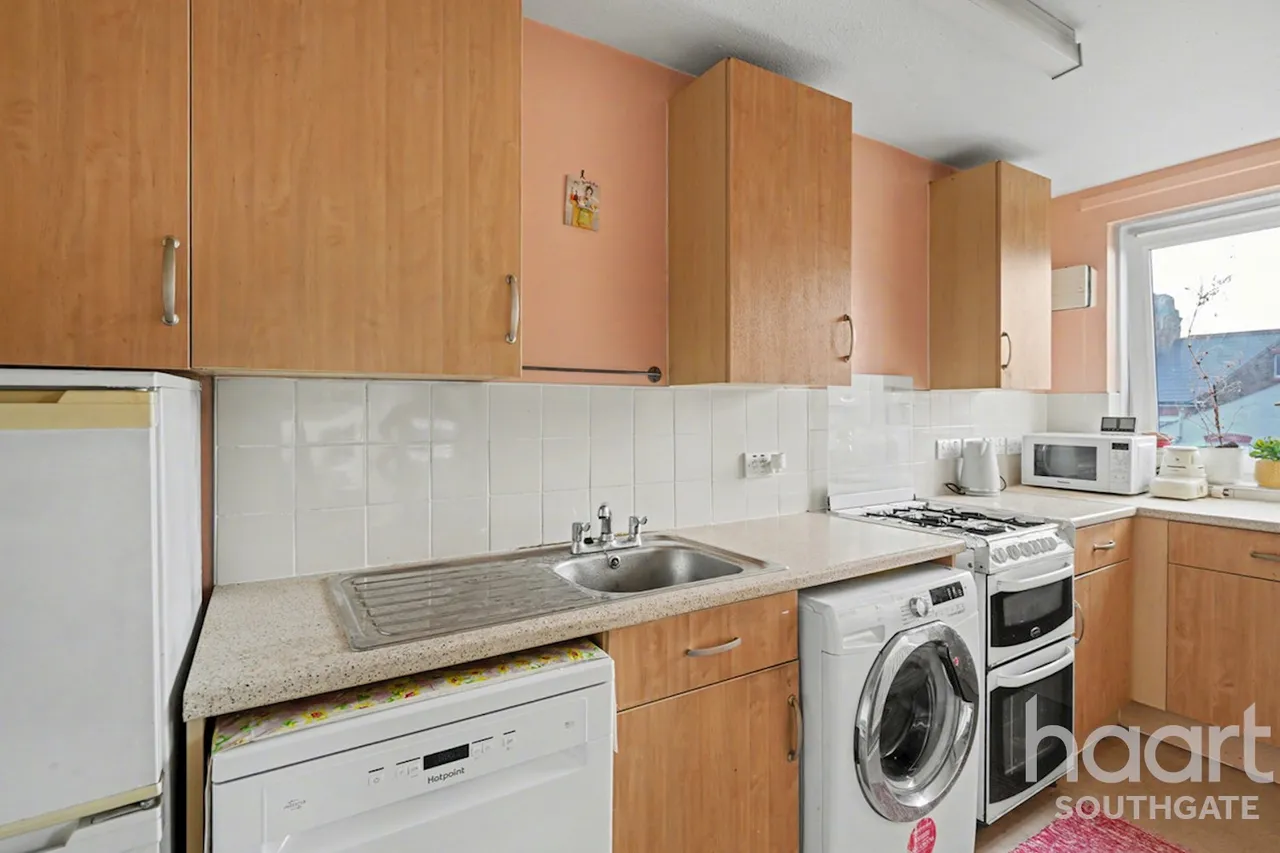 The Sandlings, London, N22, photo 3