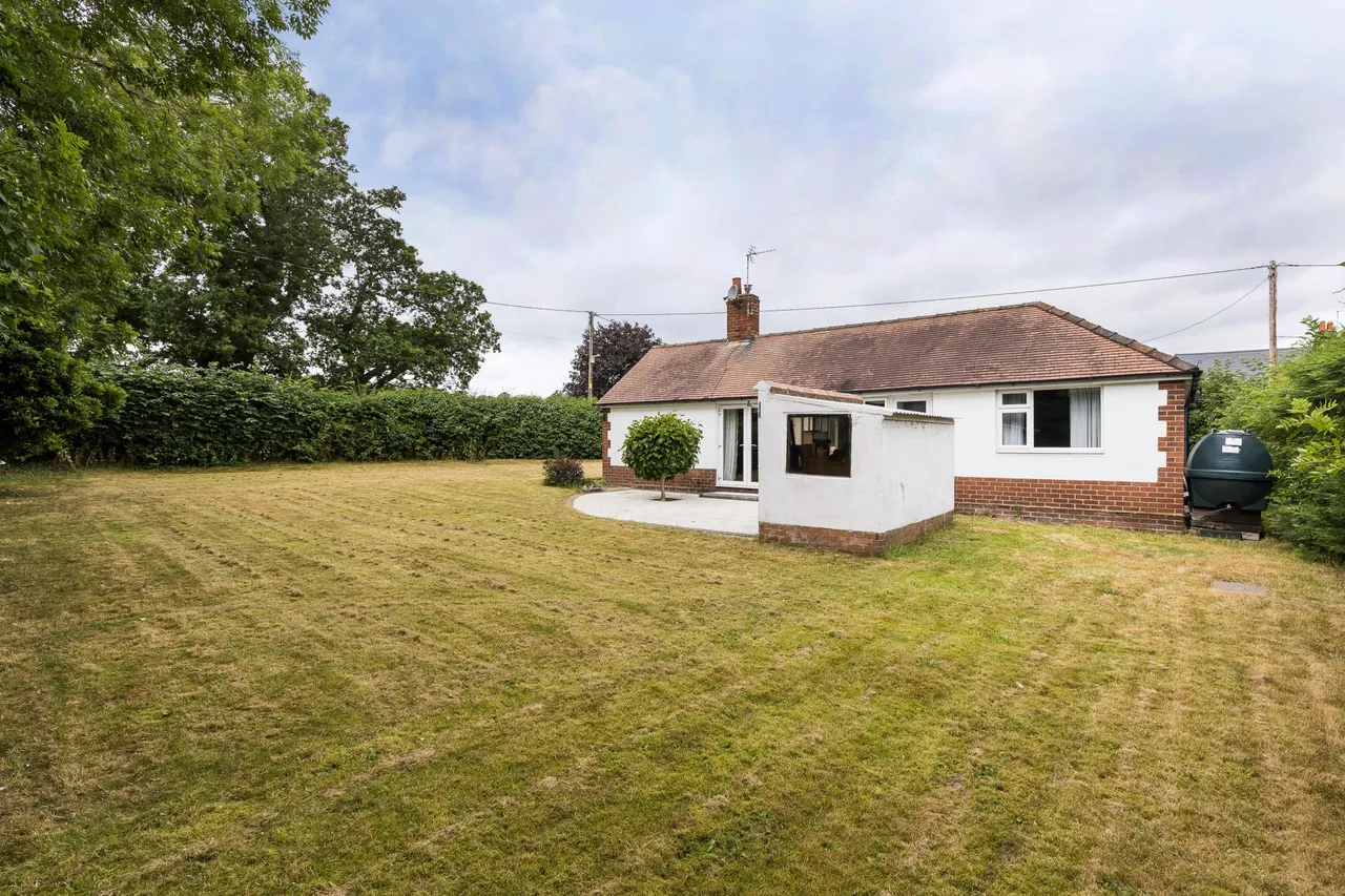 Croeshowell Lane, Wrexham, LL12, photo 14