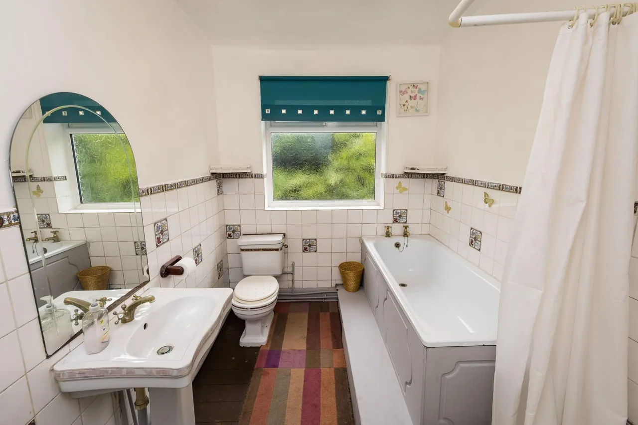Croeshowell Lane, Wrexham, LL12, photo 11
