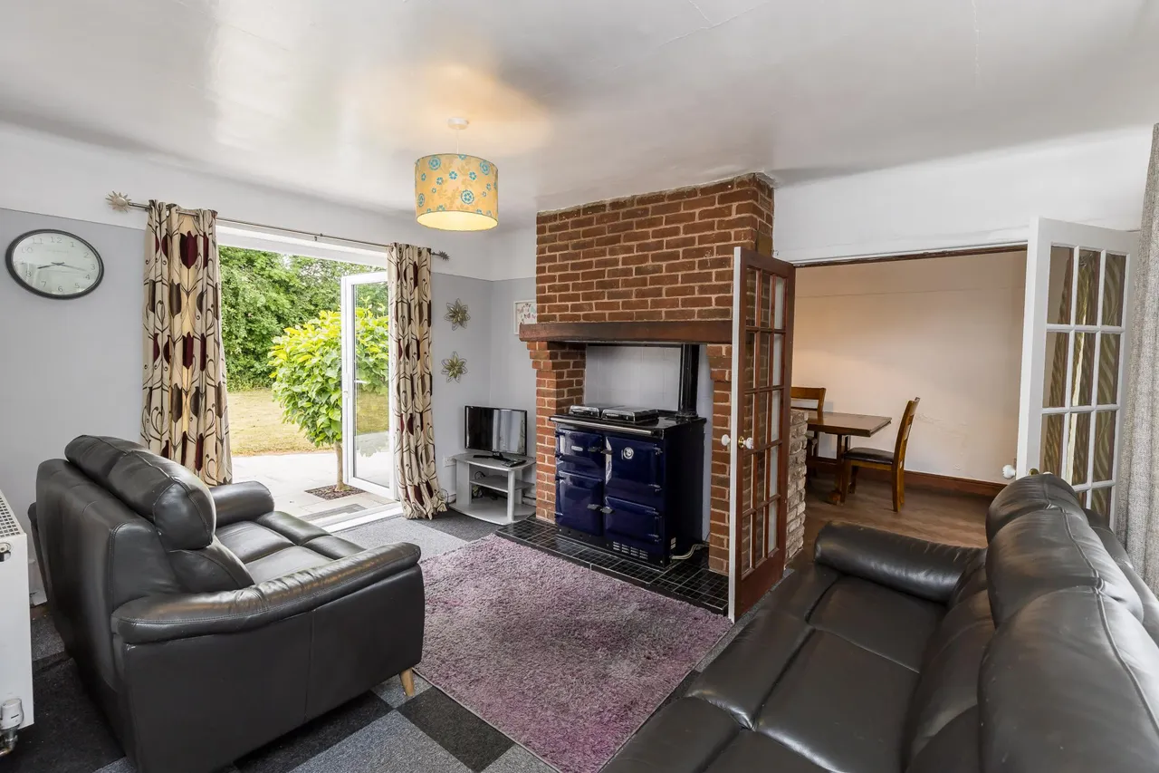 Croeshowell Lane, Wrexham, LL12, photo 2