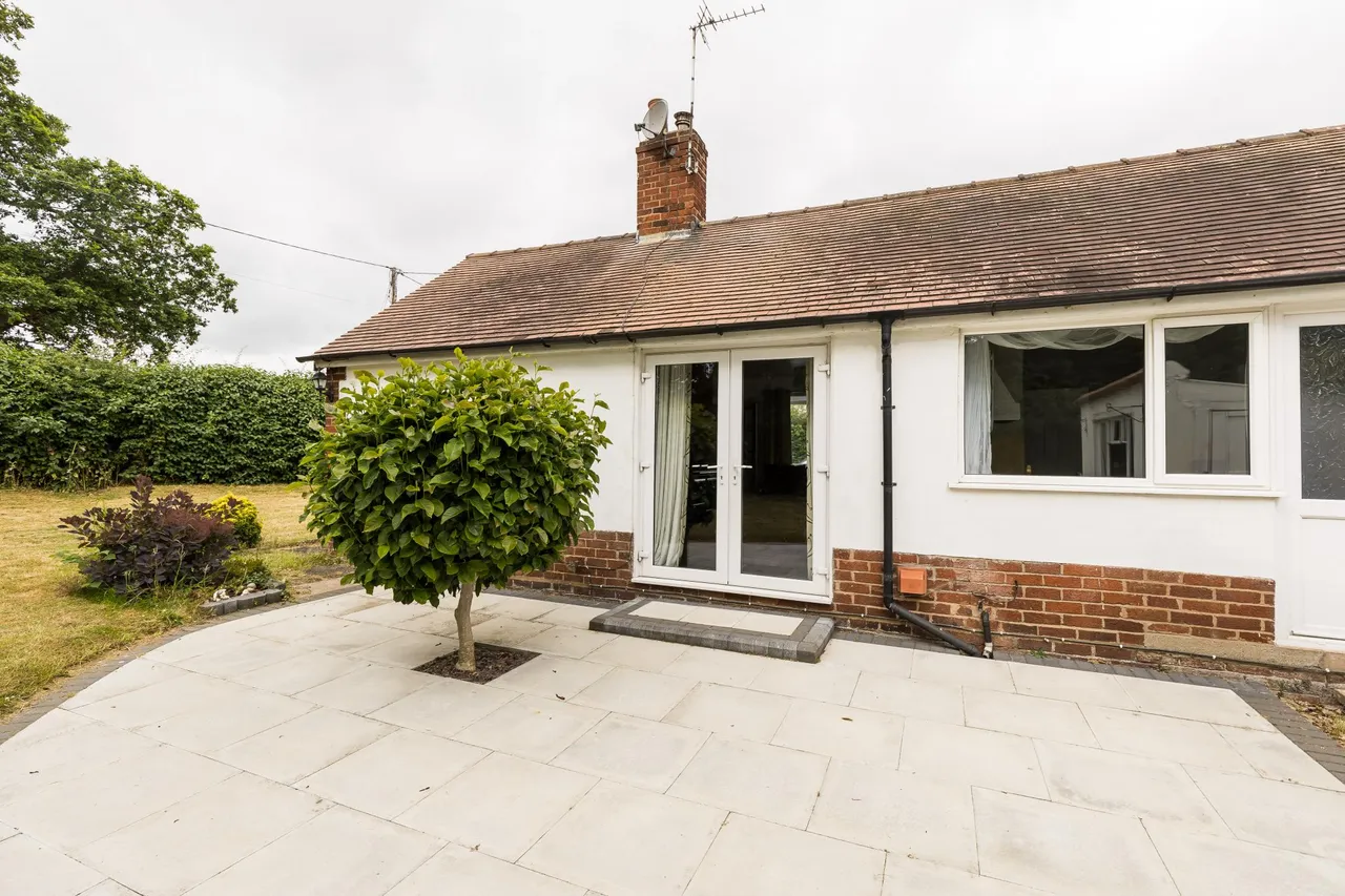 Croeshowell Lane, Wrexham, LL12, photo 13