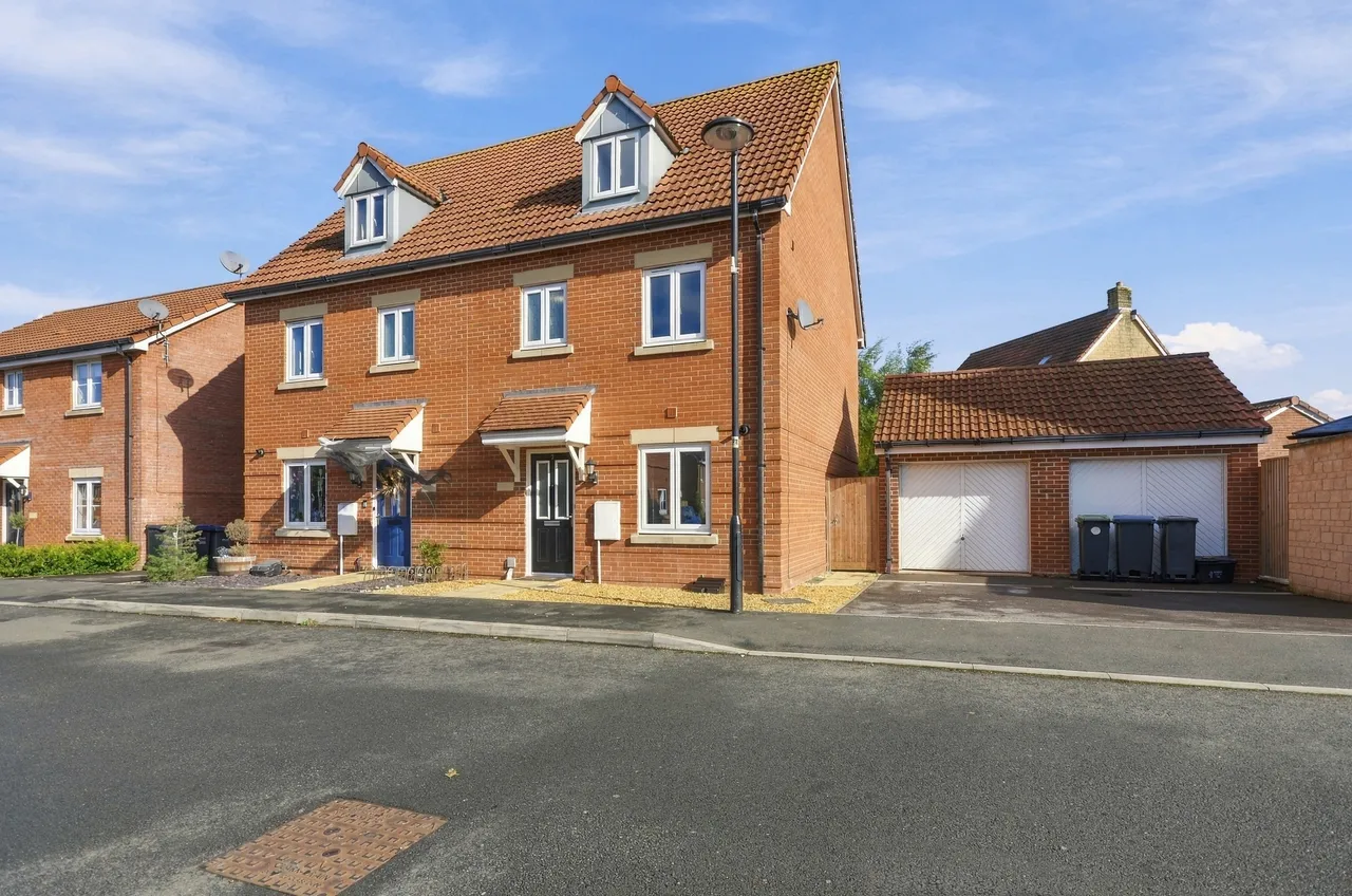 4 bed house for sale, Lark Lane, Old Sarum, SP4