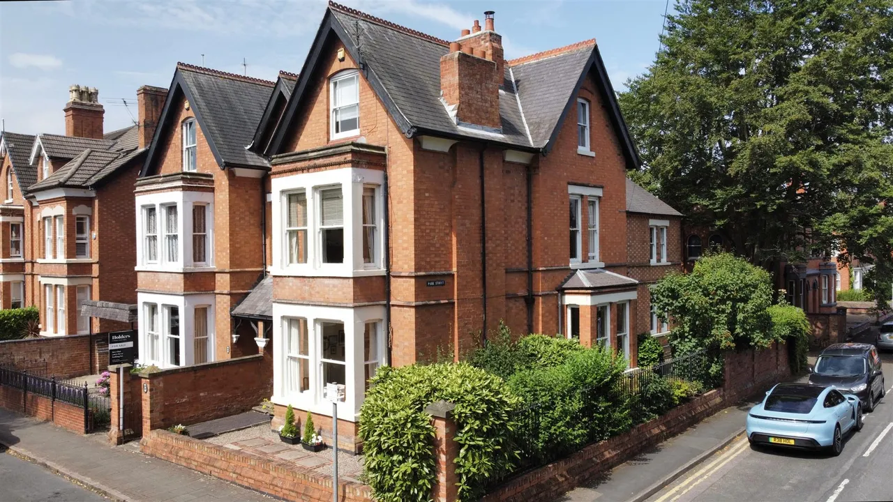 6 bed house for sale, Burton Street, Loughborough