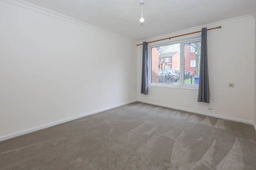 Lyefield Walk, Rochdale OL16 5SZ, photo 5